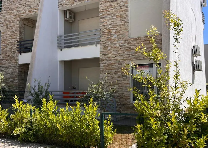 Apartament Gjiri I Lalzit *